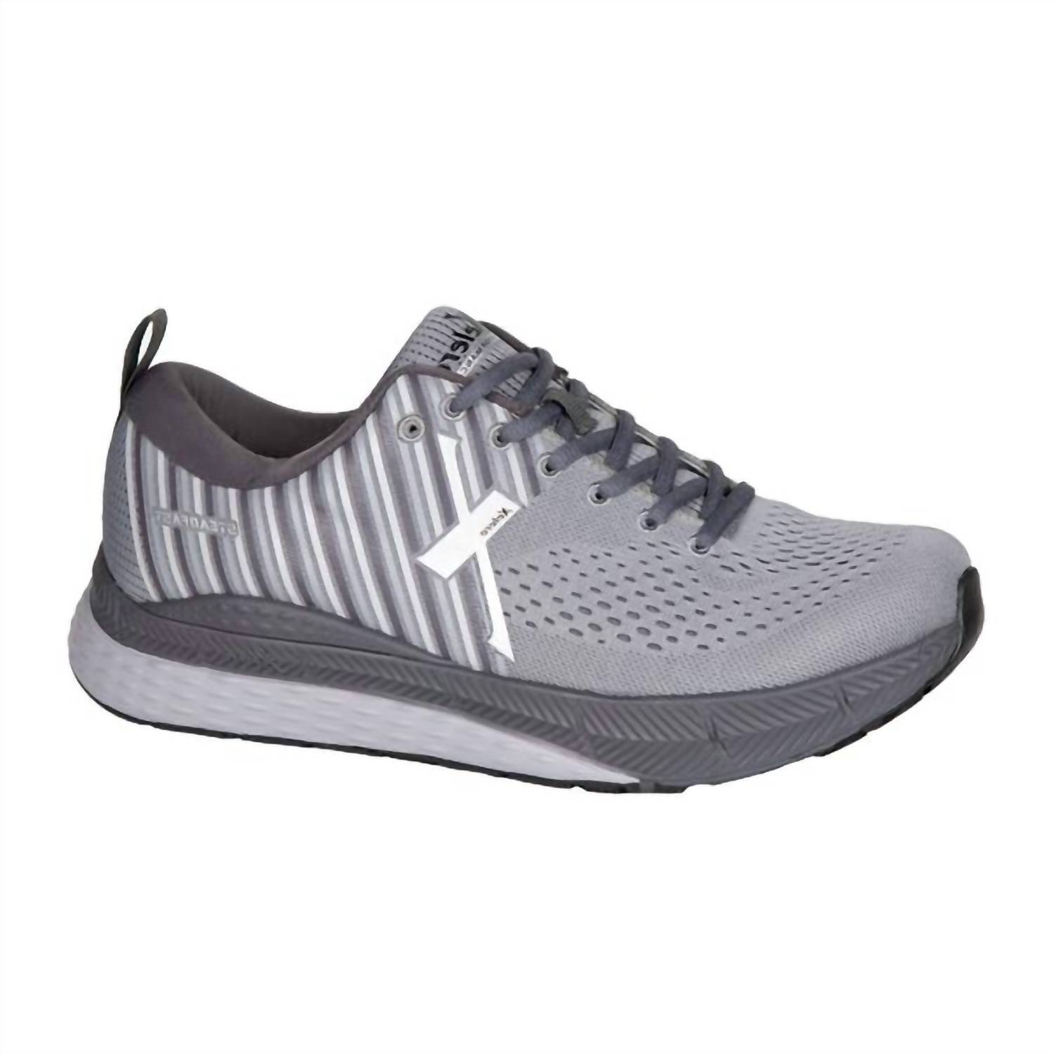 New Xelero Men Steadfast Walking Shoes In Carbon Grey